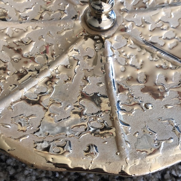 Vintage weeping gold plate with the handle. - Picture 2 of 4